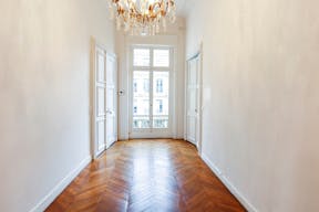 Showroom near Arc de Triomphe - Image 4