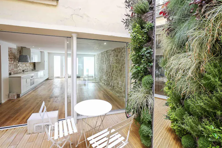 Modern Showroom in Le Marais - Image 3