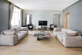 Apartment near Chaillot - Image 2