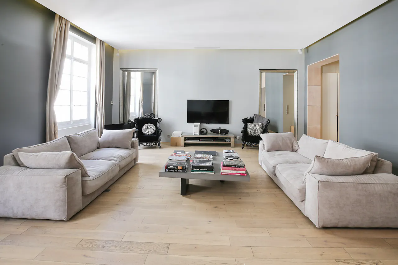 Apartment near Chaillot - Image 2