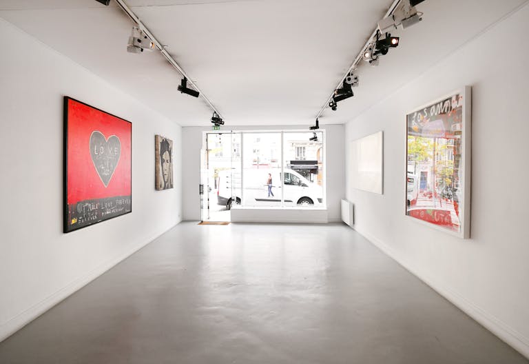 Gallery Space in Montmartre - Image 1