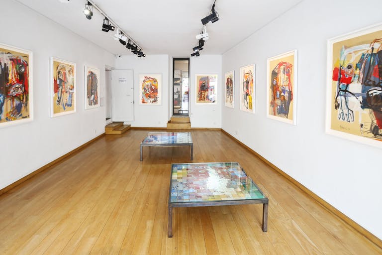 Bright Montmartre Art Gallery - Image 1