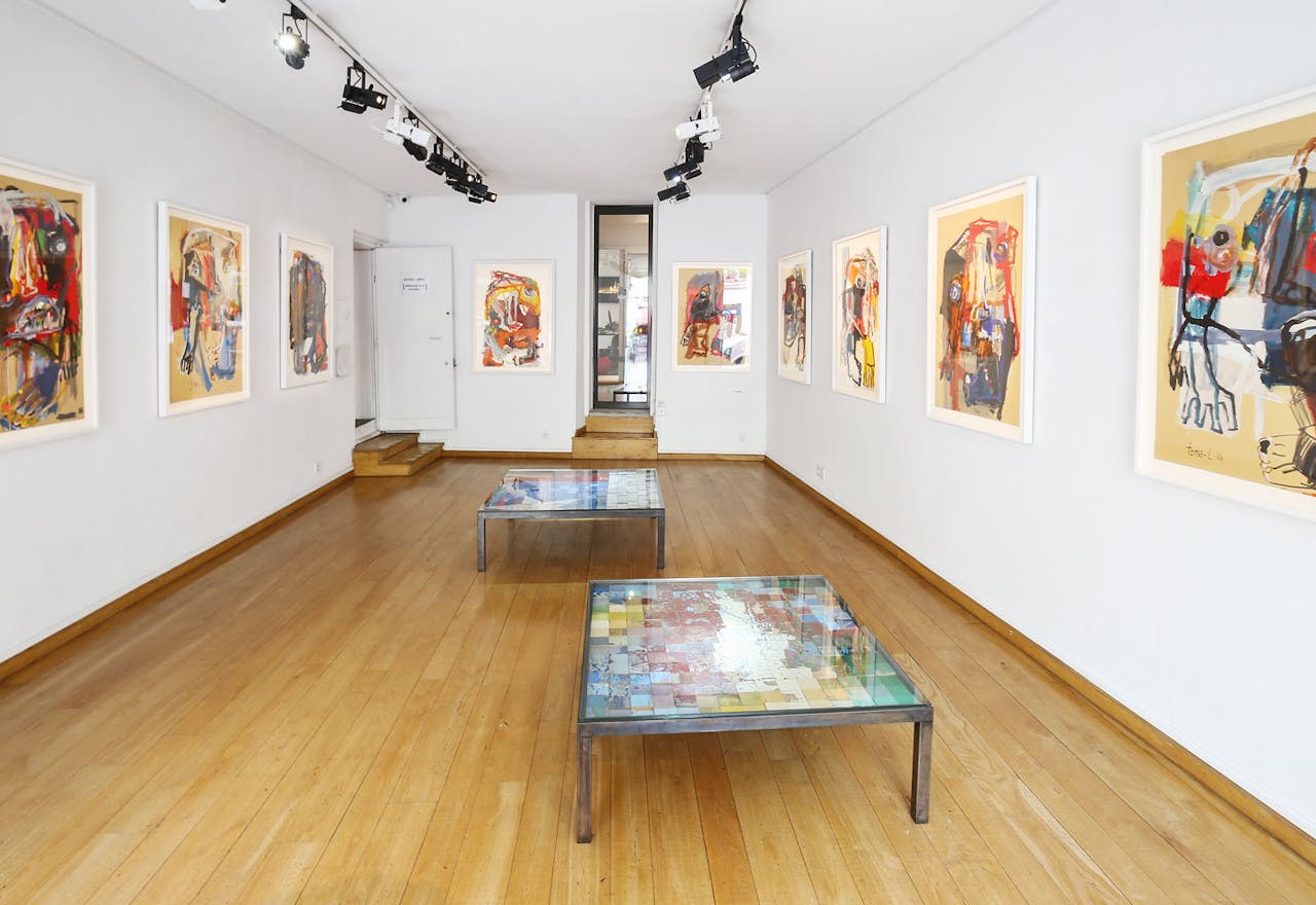 Bright Montmartre Art Gallery - Image 1