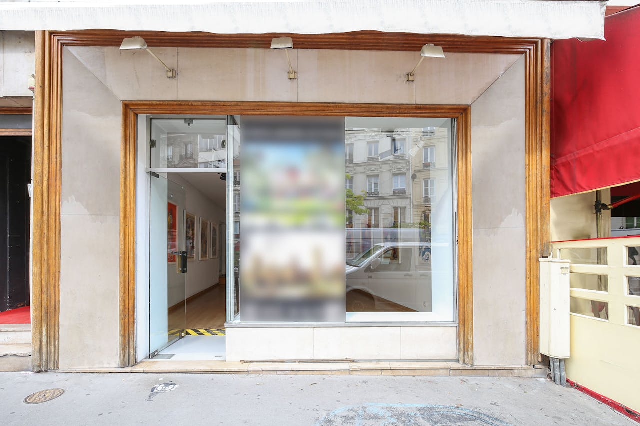 Bright Montmartre Art Gallery - Image 2