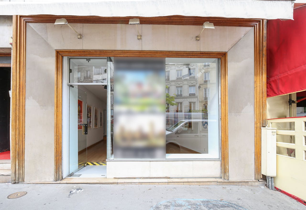 Bright Montmartre Art Gallery - Image 2