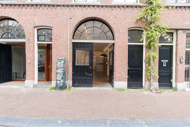 Bright Art Gallery in Jordaan - Image 0