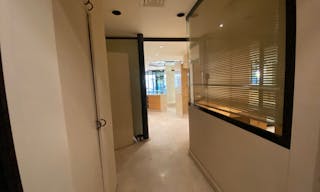 Boutique Shop Rue du Temple - Image 6