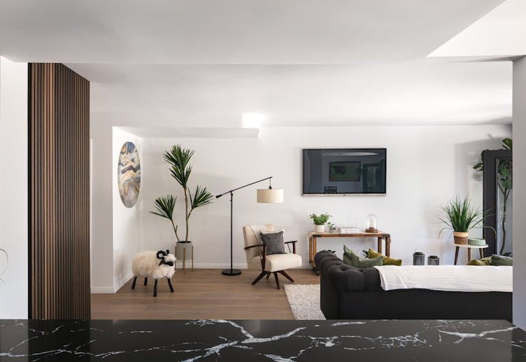 Modern Oasis Luxury Estate - Image 4