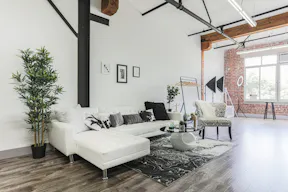 Urban DTLA Studio with Skyline View and Natural Light - Image 3