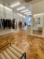 Beautiful Pop Up Boutique on Rue Papillon - Image 7