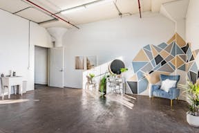 Modern Spacious studio DTLA Studio with Natural light and AC - Image 8