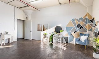 Modern Spacious studio DTLA Studio with Natural light and AC - Image 8