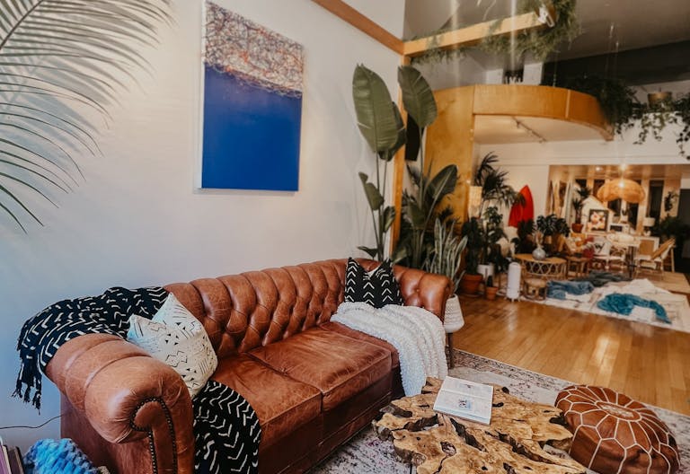 Plant-filled Community Space in the Marina District - Image 2