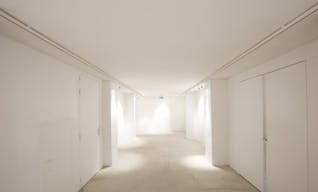 Shop in Paris France - Image 6