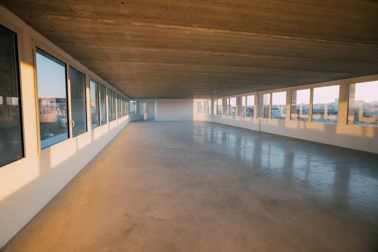 Local industriel de 2000m2 pour vos projets Créatifs - Image 2