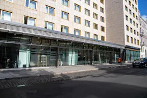 Elegant Retail Space at Historic Hotel Bristol - Image 41