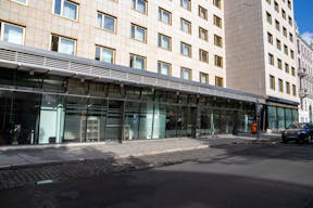 Elegant Retail Space at Historic Hotel Bristol - Image 41