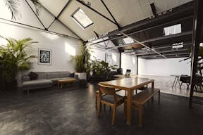 Studio photo, showroom - Image 2