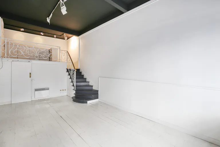 Charming Madeleine Retail Space - Image 1