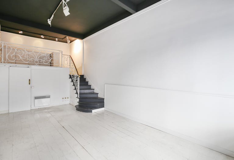 Charming Madeleine Retail Space - Image 1