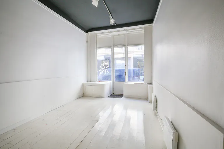 Charming Madeleine Retail Space - Image 2