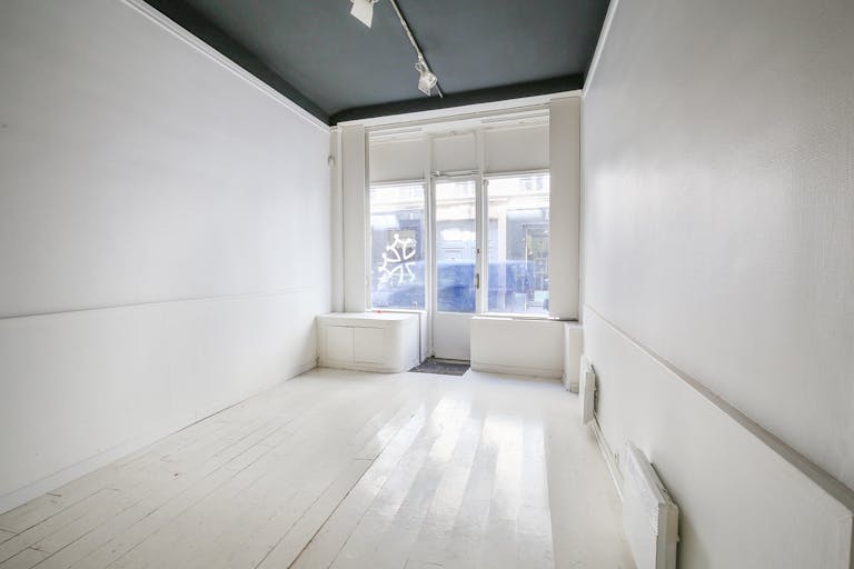 Charming Madeleine Retail Space - Image 2