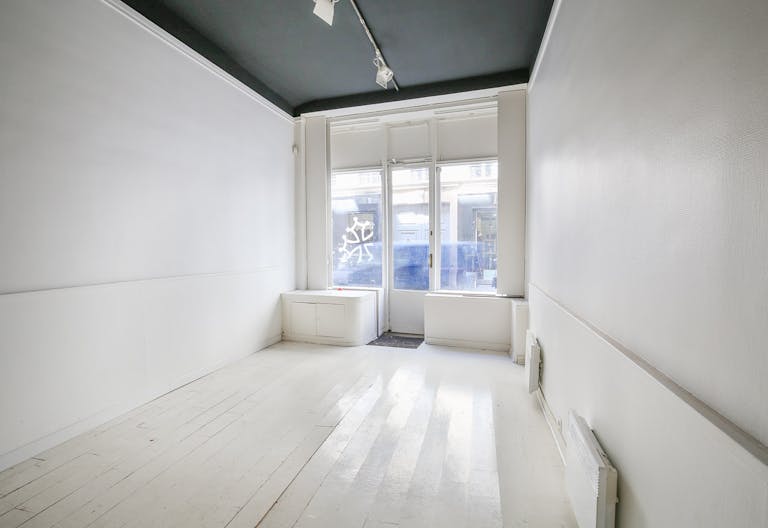 Charming Madeleine Retail Space - Image 2