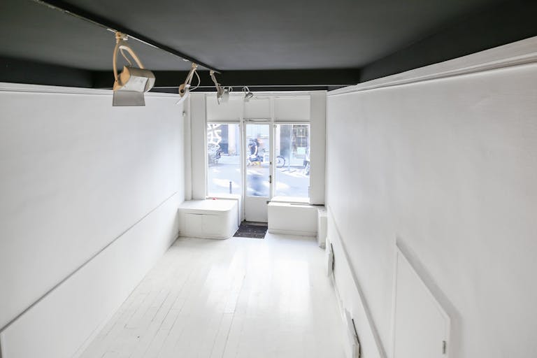 Charming Madeleine Retail Space - Image 3