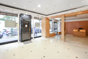 Large Retail Space in Paris 10th - Image 0