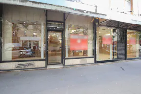 Large Retail Space in Paris 10th - Image 2