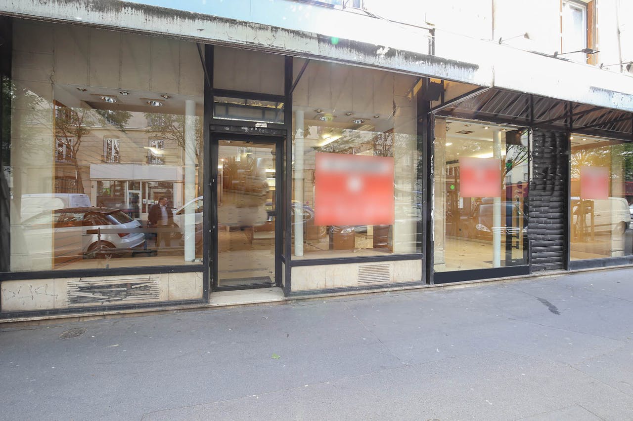 Large Retail Space in Paris 10th - Image 2