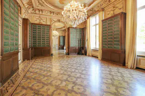 Historic Venue in Chaillot - Image 1