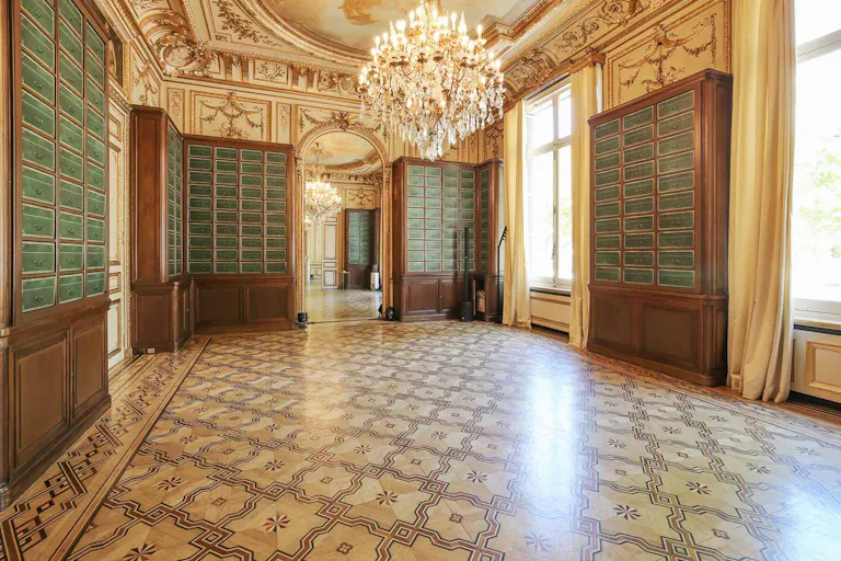 Historic Venue in Chaillot - Image 1