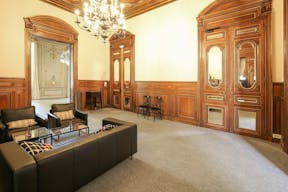 Historic Venue in Chaillot - Image 4