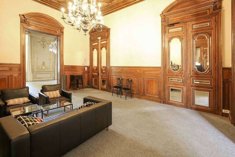 Historic Venue in Chaillot - Image 4