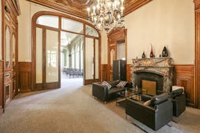 Historic Venue in Chaillot - Image 5