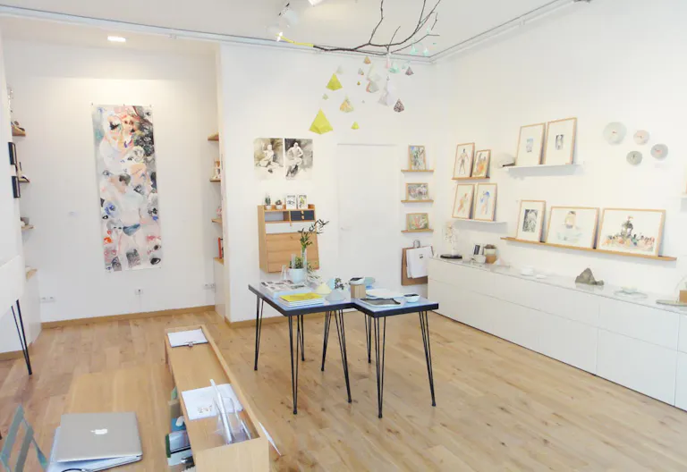 Gallery Space in Le Marais - Image 2
