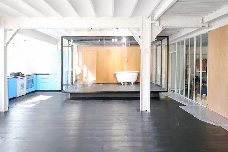 Folie-Méricourt Showroom - Image 1