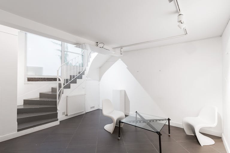 Gallery Space in Le Marais - Image 4