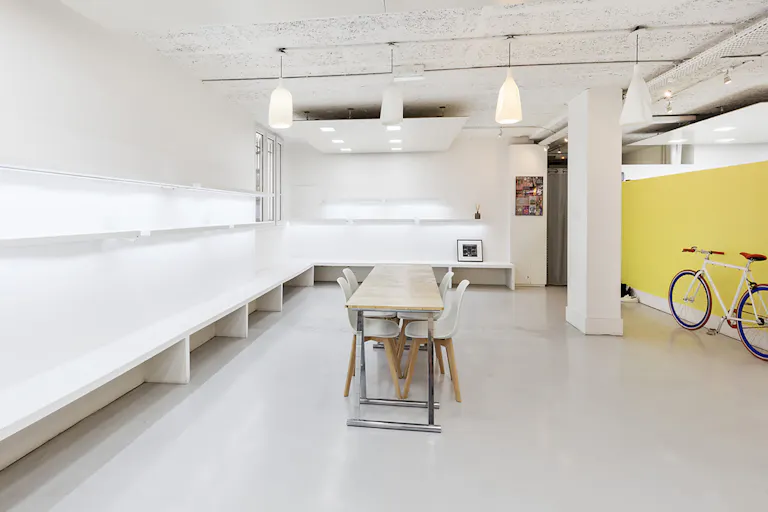 Fashion Showroom in Paris 2nd - Image 2