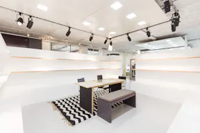 Fashion Showroom in Paris 2nd - Image 3