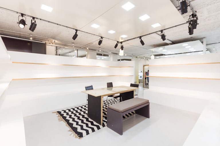 Fashion Showroom in Paris 2nd - Image 3