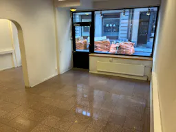 Lokal i A-läge med skyltfönster mot gatan, perfekt för pop up store - Image 1