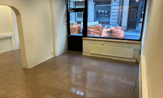 Lokal i A-läge med skyltfönster mot gatan, perfekt för pop up store - Image 1