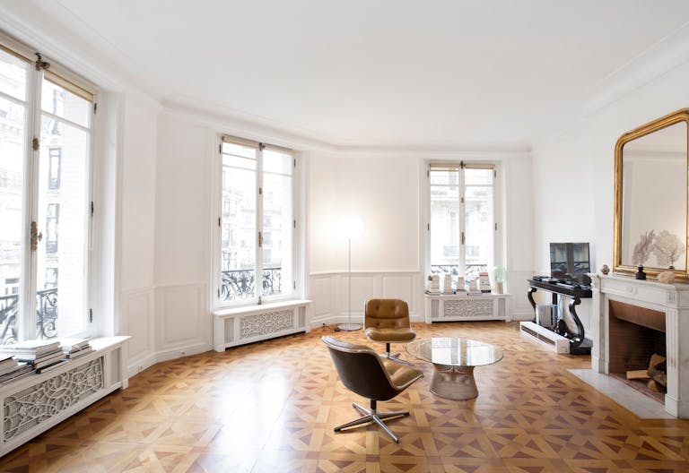 Beautiful Showroom in Paris 8th - Image 1