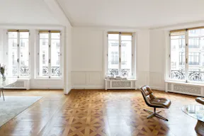 Beautiful Showroom in Paris 8th - Image 2