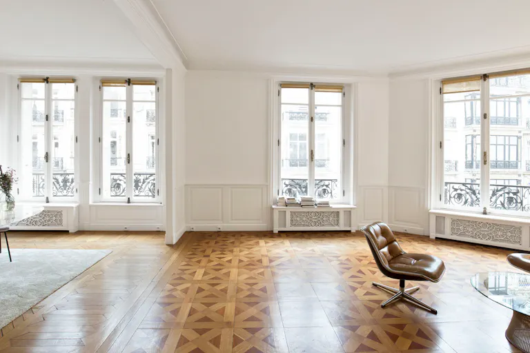 Beautiful Showroom in Paris 8th - Image 2