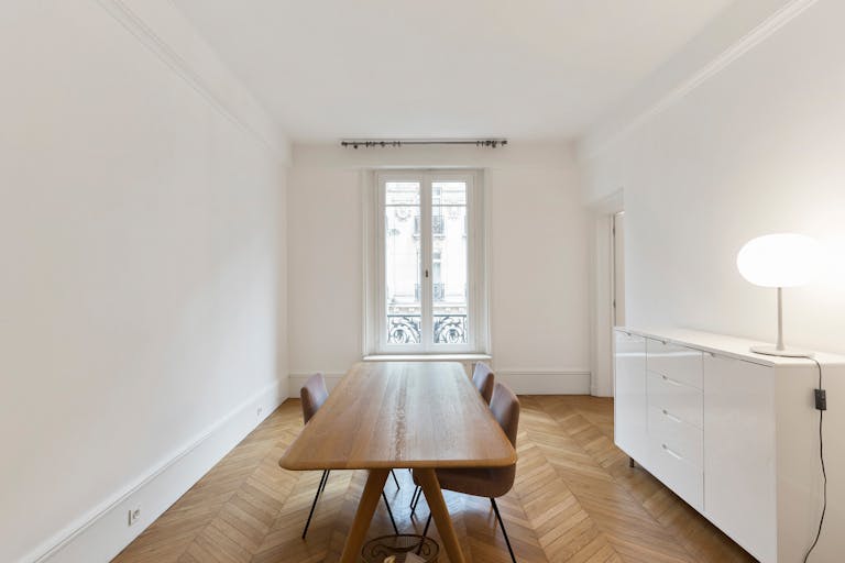 Beautiful Showroom in Paris 8th - Image 3