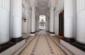 Beautiful Showroom in Paris 8th - Image 6