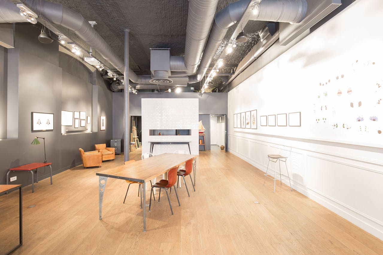 Modern Retail Space in Paris 10th - Image 1